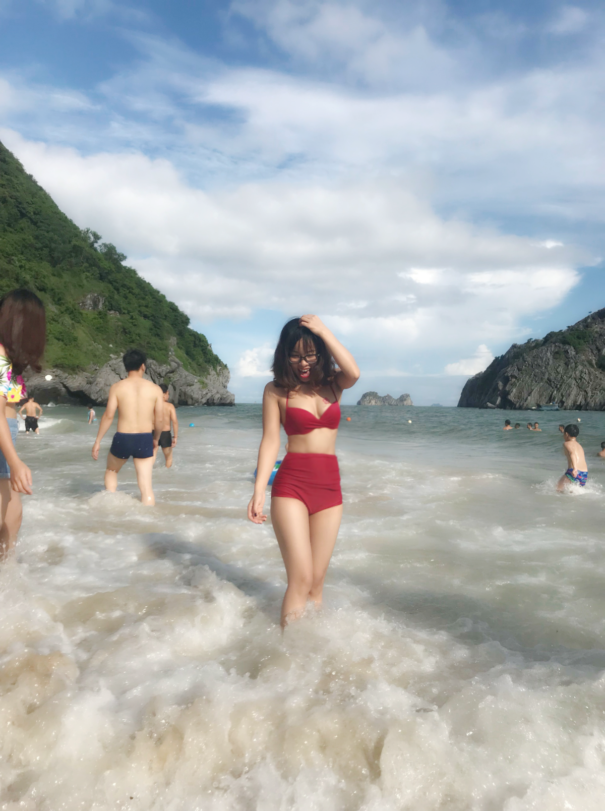 Bikini hai mảnh áo xoắn ngực quần dúm cạp cao mặc đi biển đẹp- Màu đỏ đô