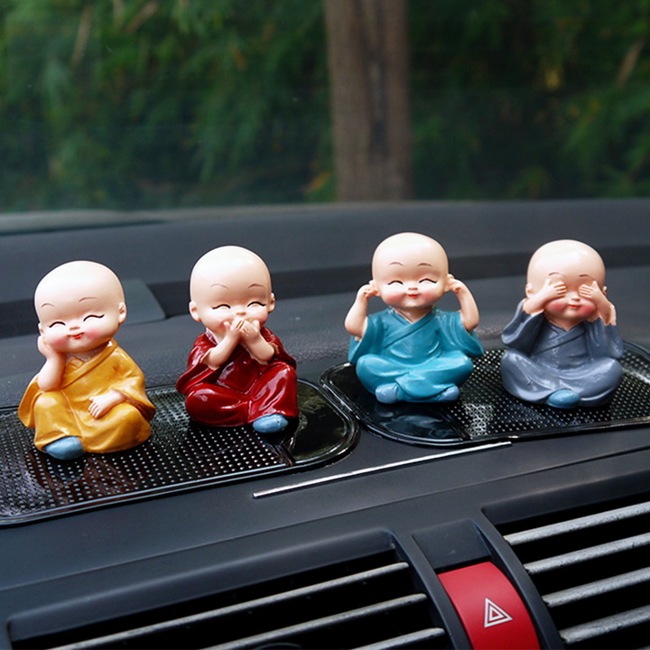 Bộ tượng 4 chú tiểu vui vẻ trang trí bàn làm việc và ô tô